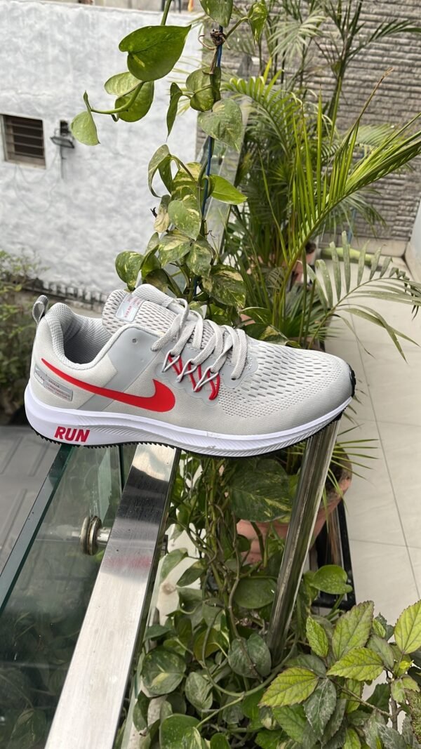 NIKE Run Edition Sneakers