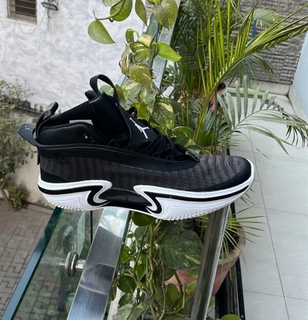 JORDAN Retro 36 Sneakers