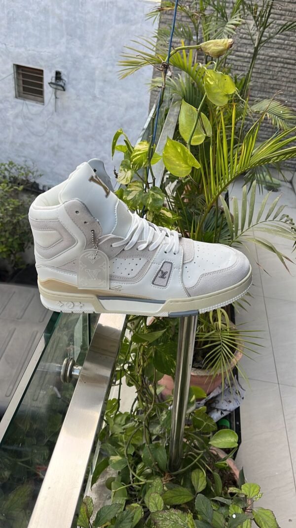 LOUIS VUITTON Trainer High Sneakers