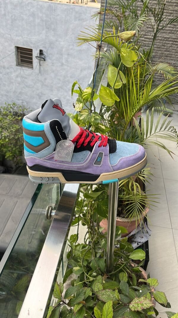 LOUIS VUITTON Trainer High Sneakers
