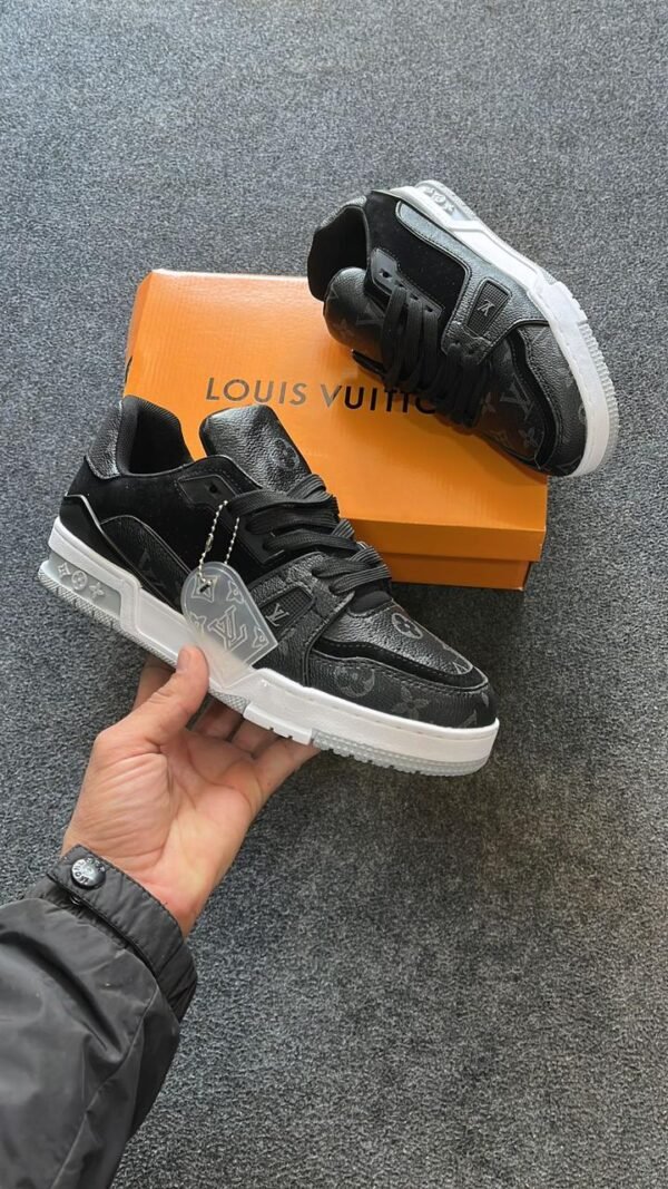 LOUIS VUITTON Trainer Low Sneakers
