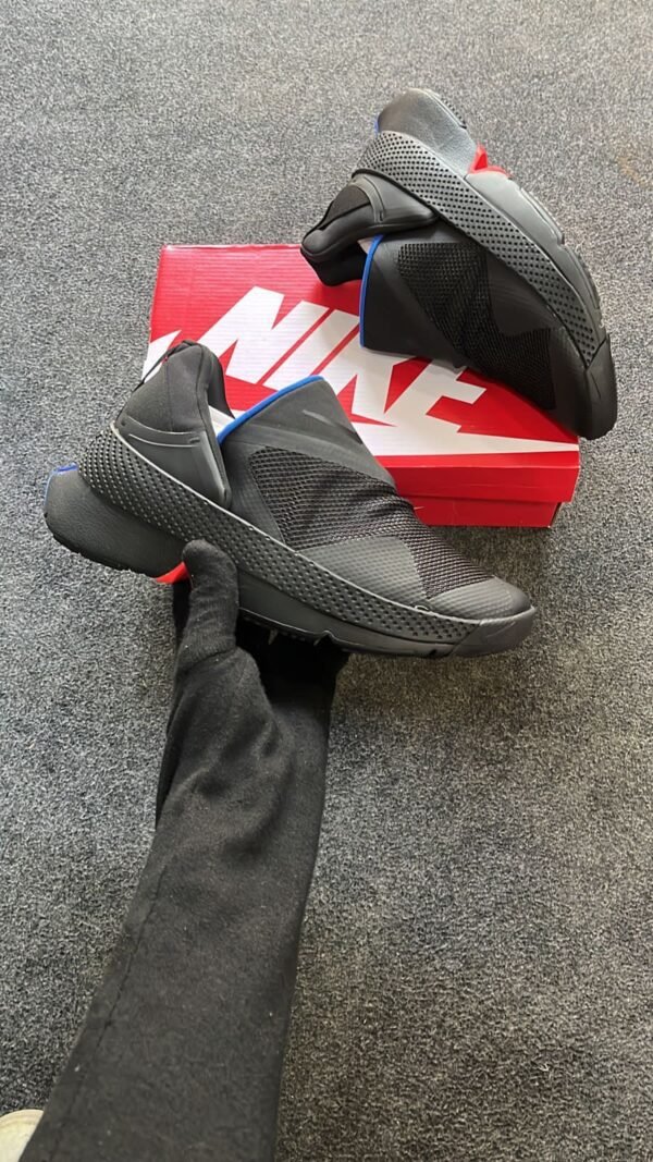 NIKE Fly Ease Sneakers 