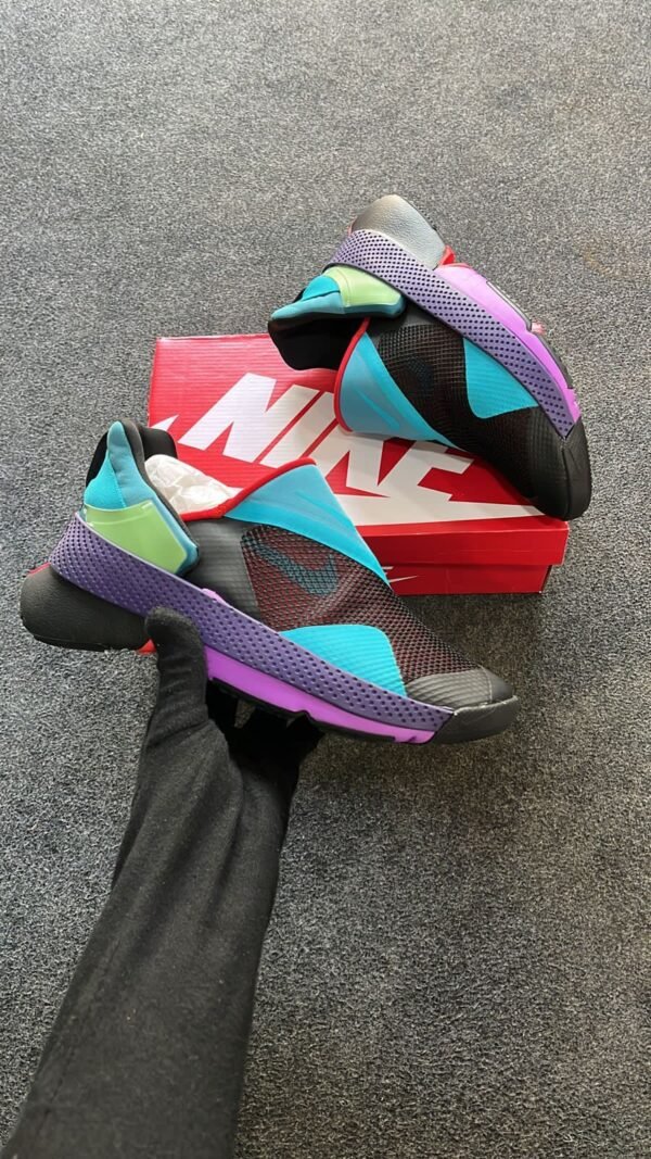 NIKE Fly Ease Sneakers 