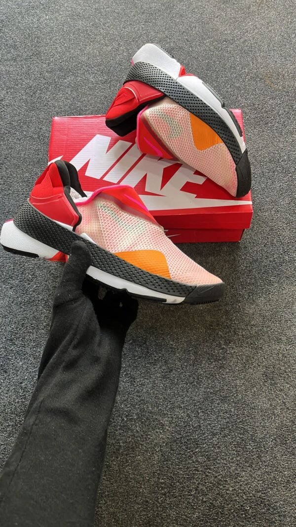 NIKE Fly Ease Sneakers 