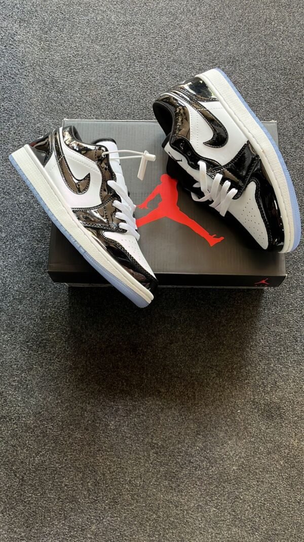 JORDAN 1 Low Concord Sneakers 