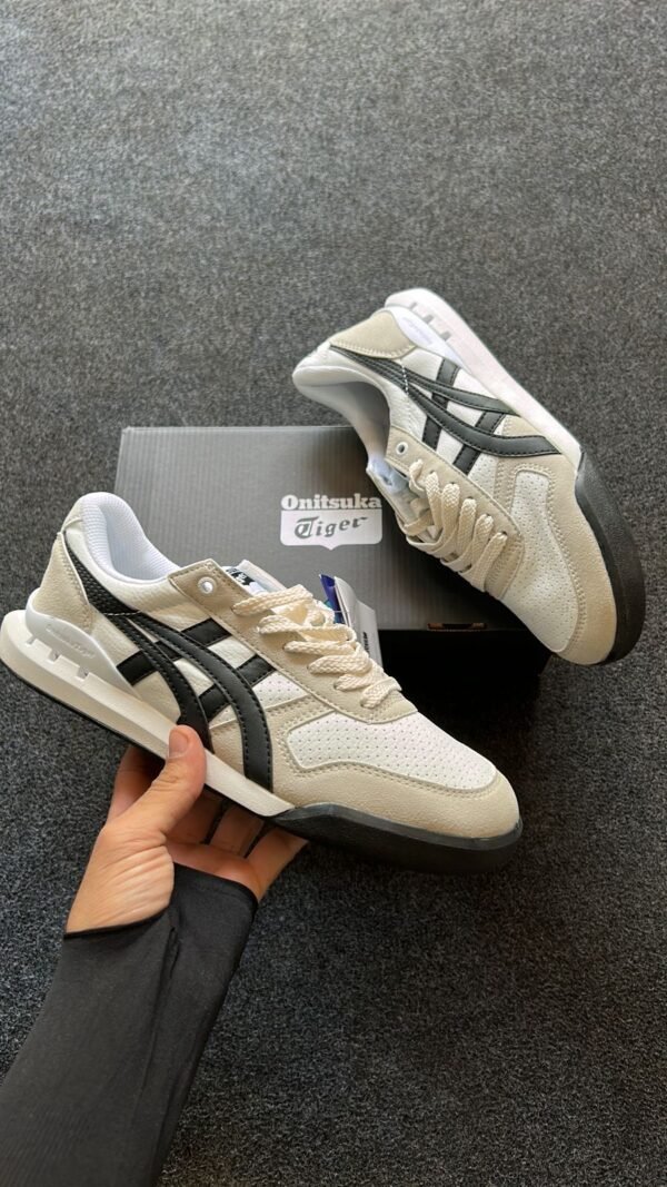Onitsuka Tiger Ultimate 82 Sneakers 