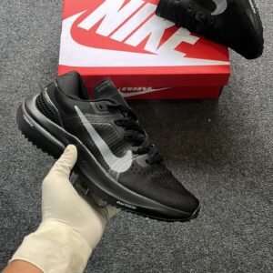 NIKE Zoom Vomero 15 Sneakers