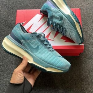 NIKE Invincible Run 3 Sneakers 