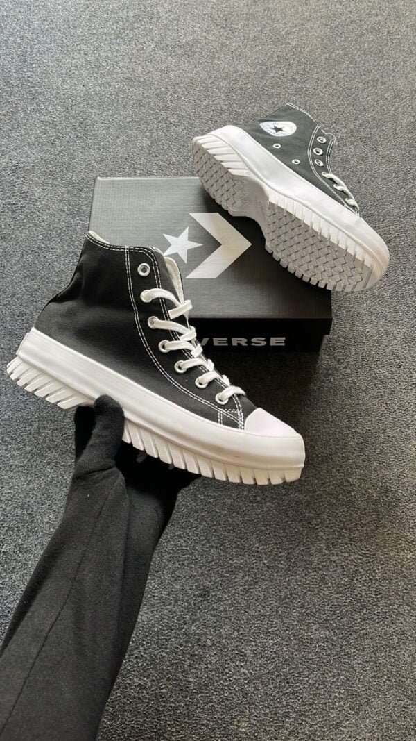 Converse Chuck Taylor Lugged Sneaker