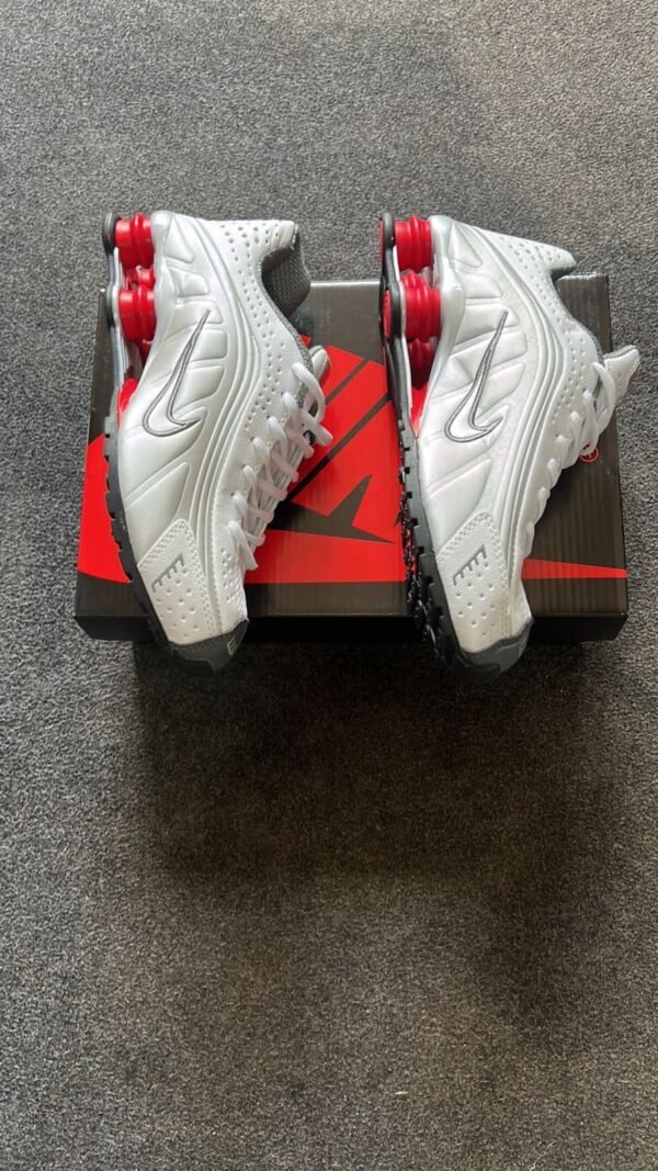 NIKE Shox NZ Edition