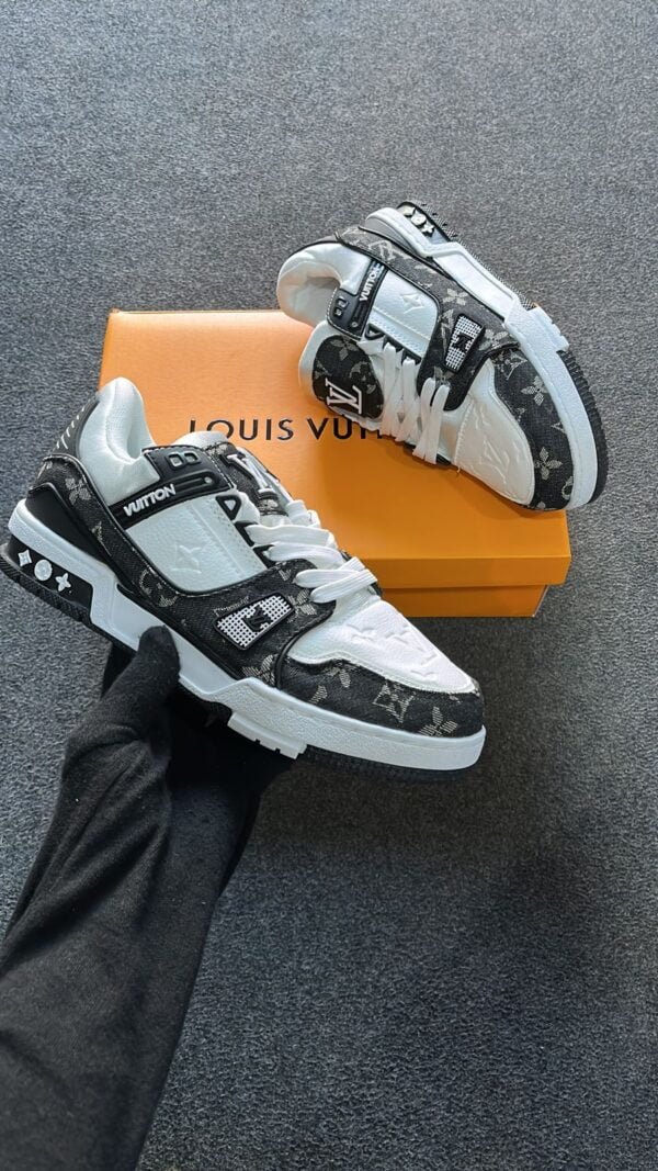LOUIS VUITTON Trainer Low Sneakers 