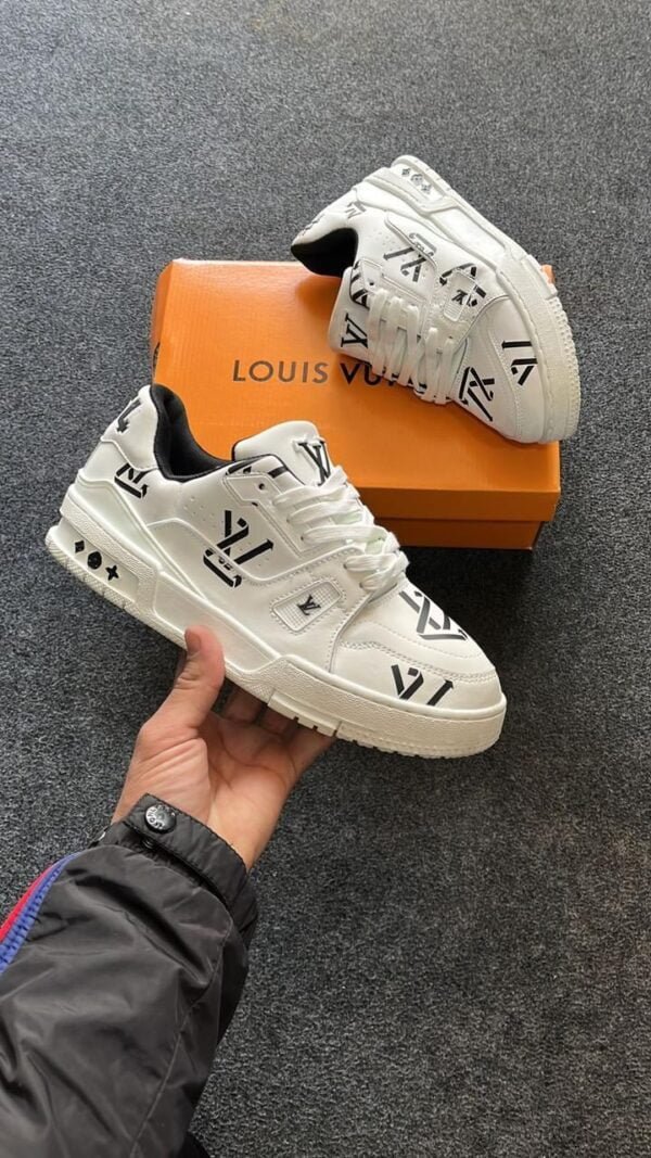 LOUIS VUITTON Trainer Low Sneakers 