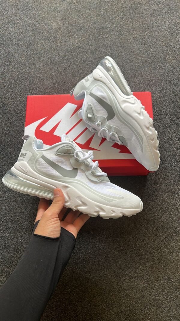 NIKE AirMax 270 Sneakers 