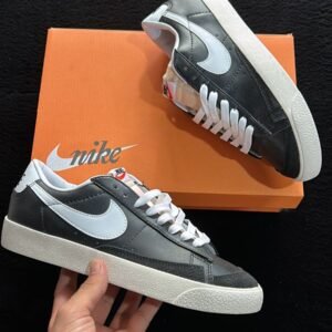 NIKE Blazer Low 77 Vintage Black Sneaker