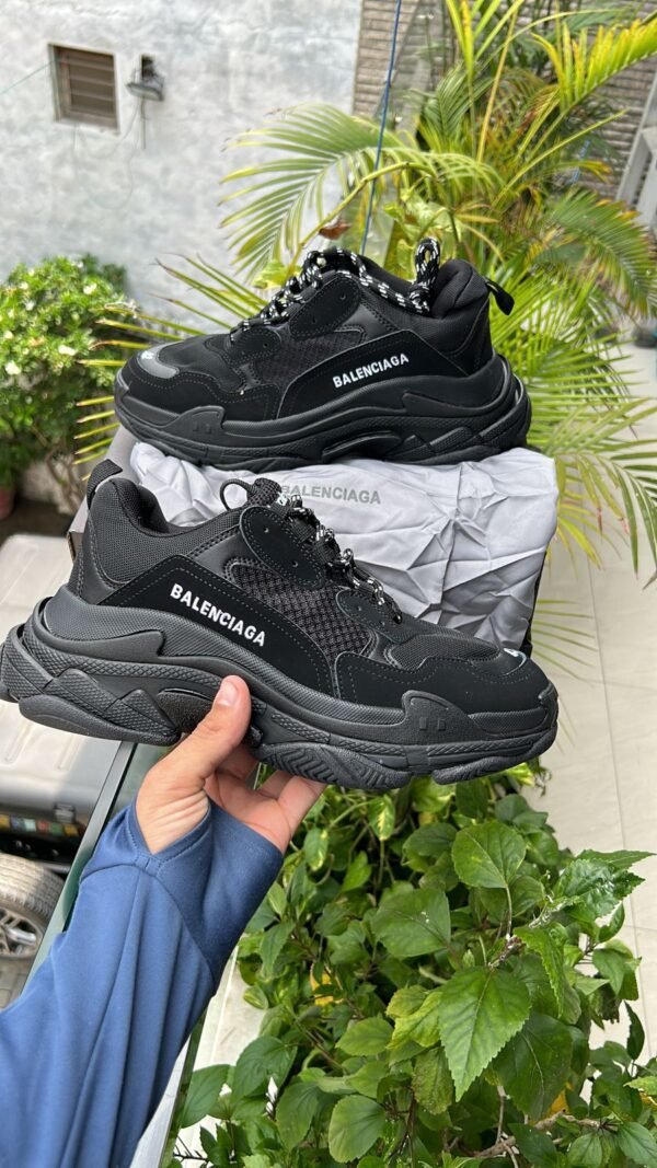 BALENCIAGA Triple S Edition 
