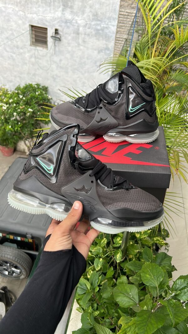 NIKE LeBron XIX "Anthracite"