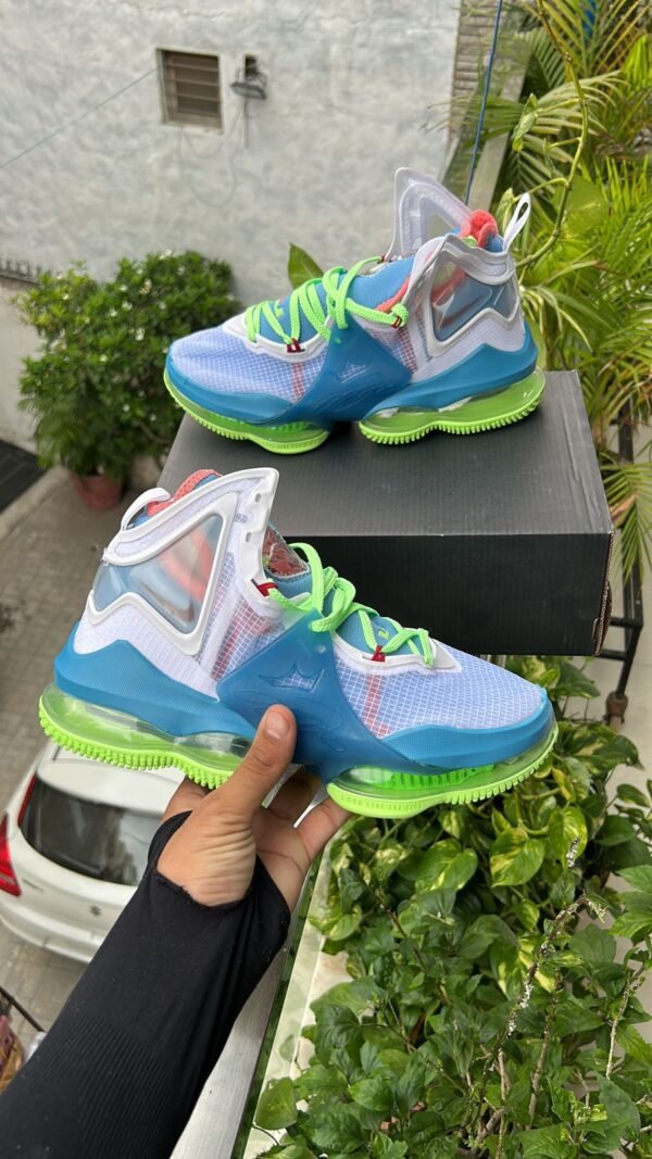 NIKE LeBron 19 "Tropical"