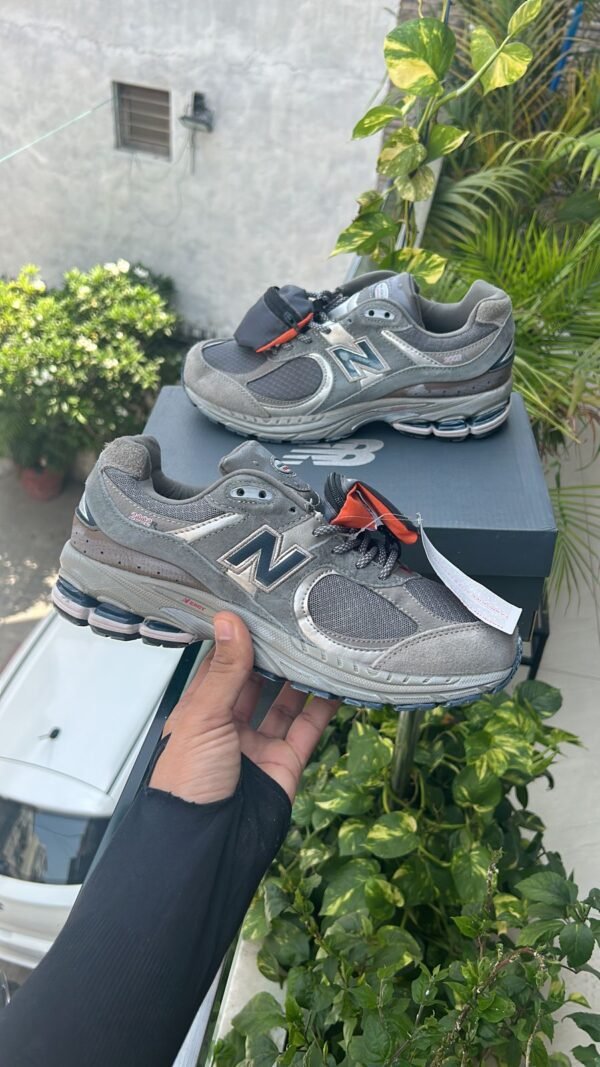 NEW BALANCE 2002R Pocket