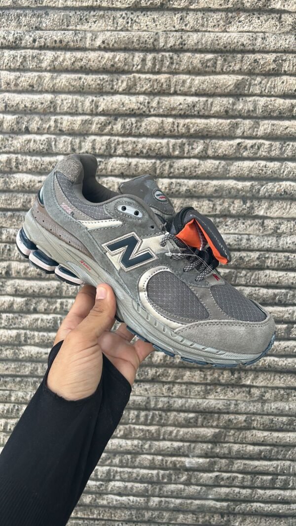 NEW BALANCE 2002R Pocket