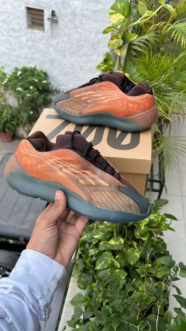 ADIDAS Yeezy 700 V3 Copper Fade Edition