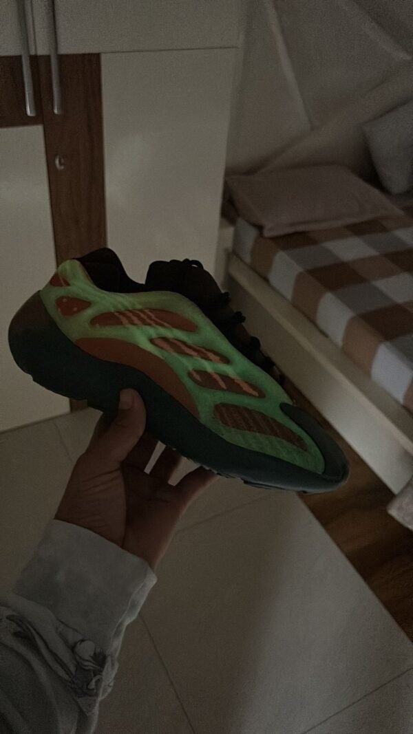 ADIDAS Yeezy 700 V3 Copper Fade Edition