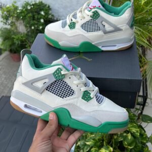 JORDAN Retro 4 Pine Green