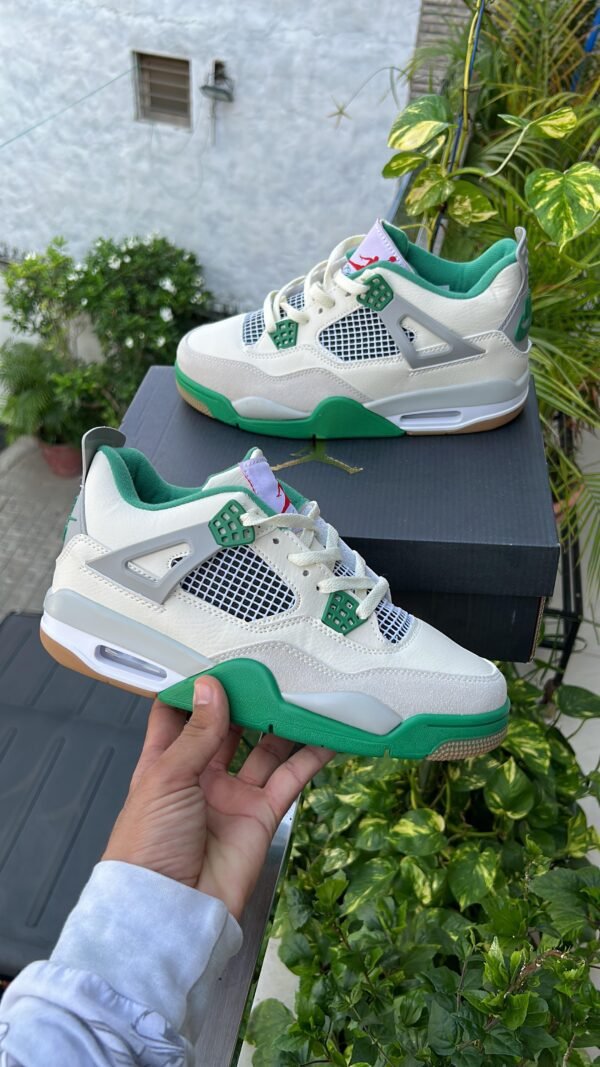 JORDAN Retro 4 Pine Green
