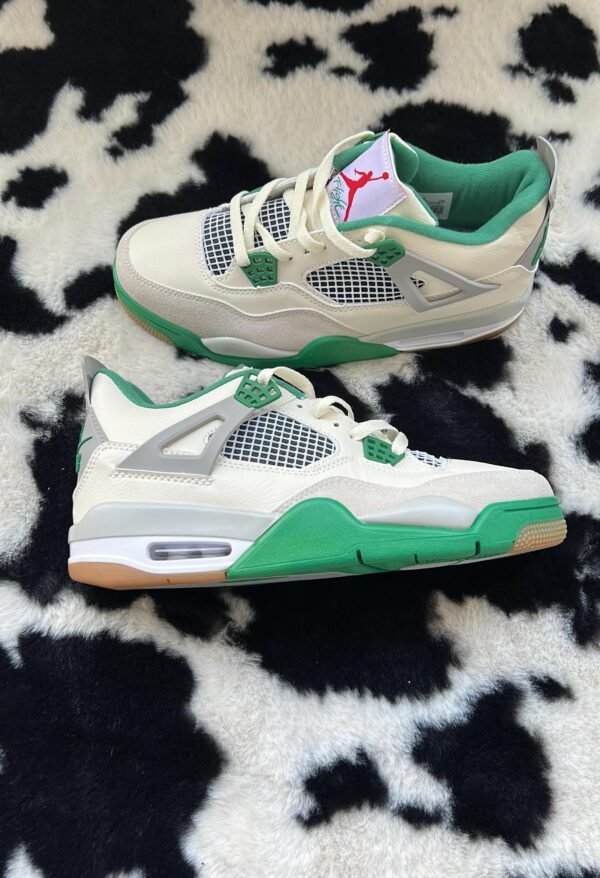 JORDAN Retro 4 Pine Green