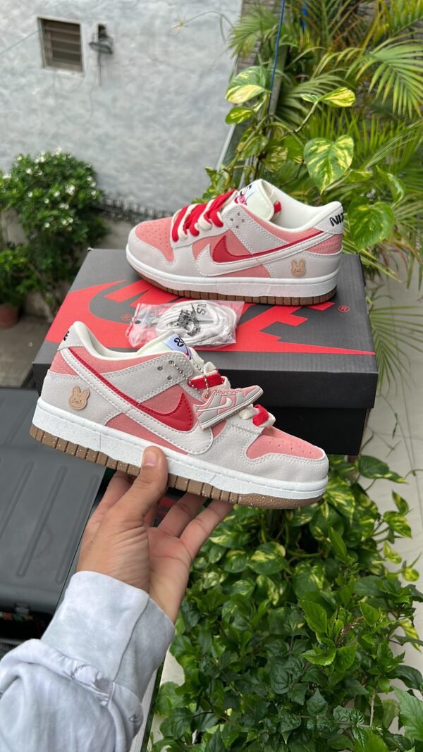 NIKE Women's Dunk SE 85 Bunny