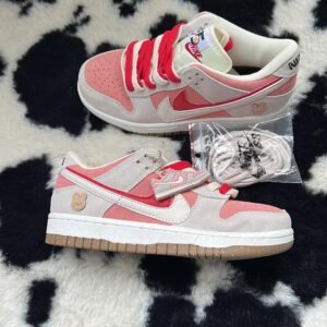 NIKE Women’s Dunk SE 85 Bunny