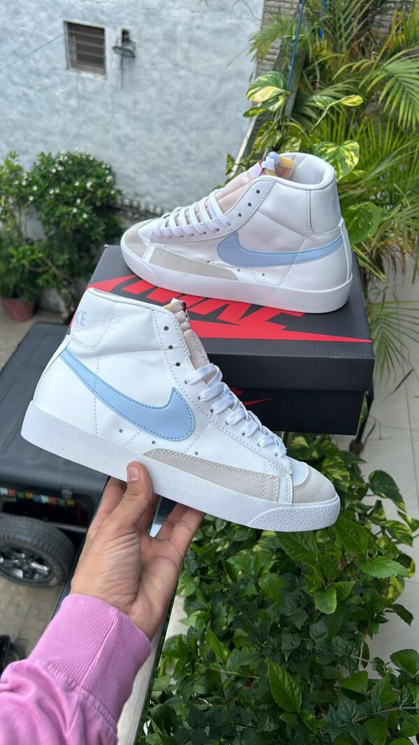 NIKE Blazer Mid 77'