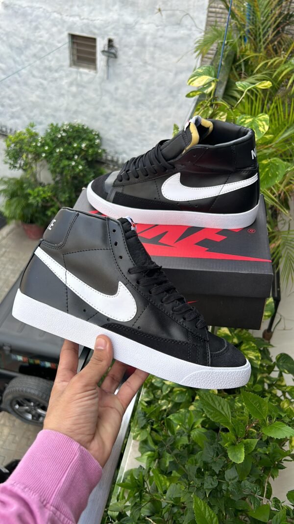 NIKE Blazer Mid 77'