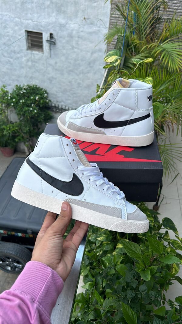 NIKE Blazer Mid 77'