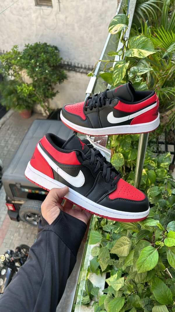 JORDAN One Low Bred Toe