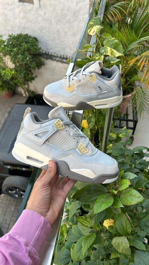 JORDAN Retro 4 Photon Dust/Craft 