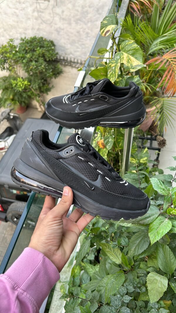 NIKE AirMax Pulse