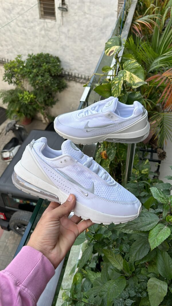 NIKE AirMax Pulse