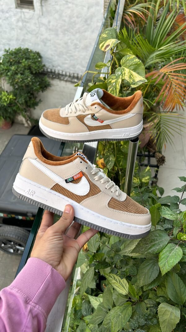 NIKE AirForce One Originals LV8  