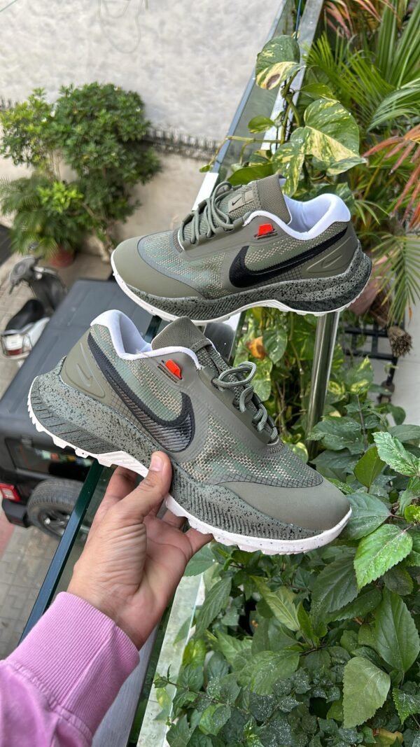 NIKE React SFB