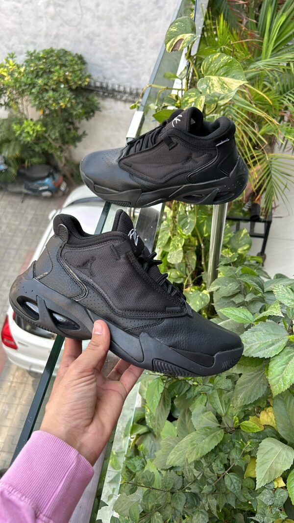 AIR JORDAN Max Aura 4