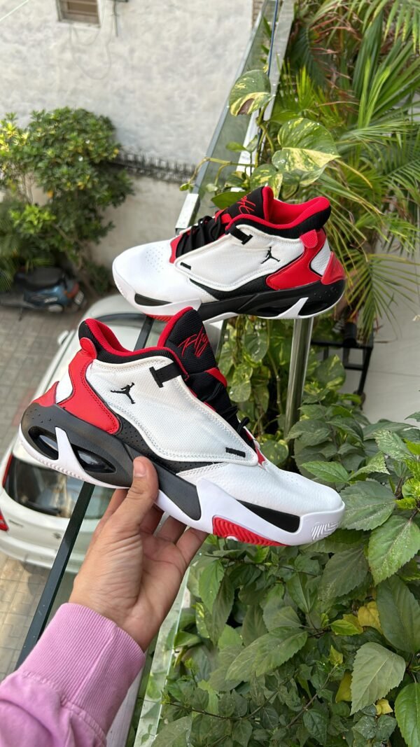 AIR JORDAN Max Aura 4