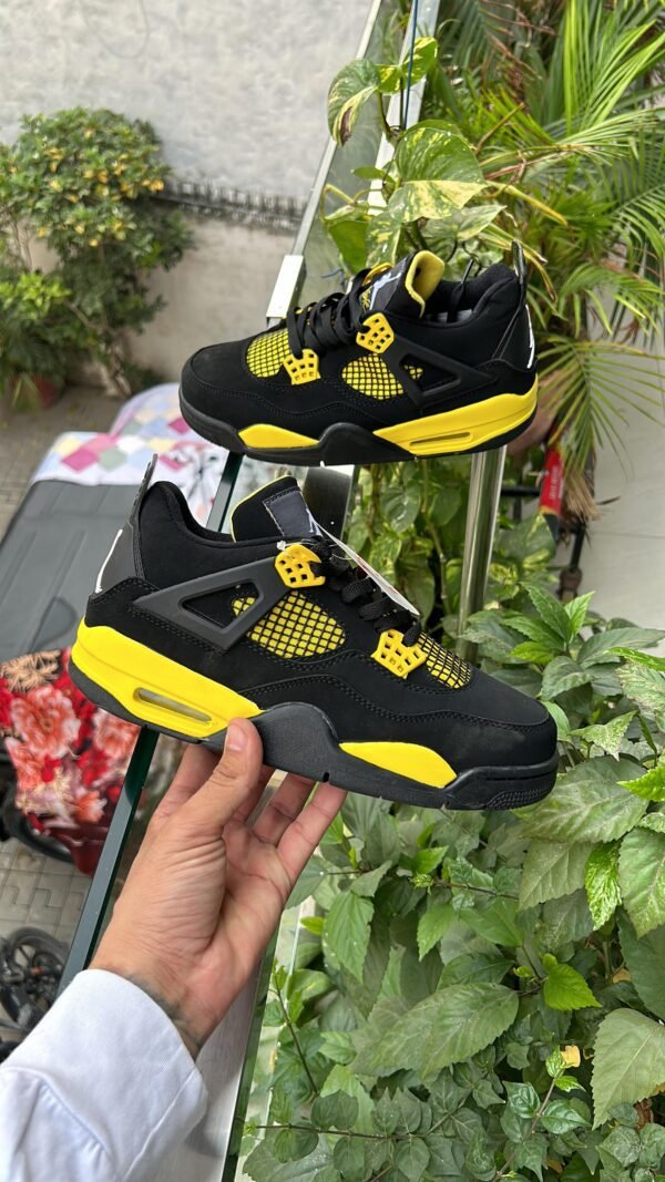 AIR JORDAN 4 Thunder 