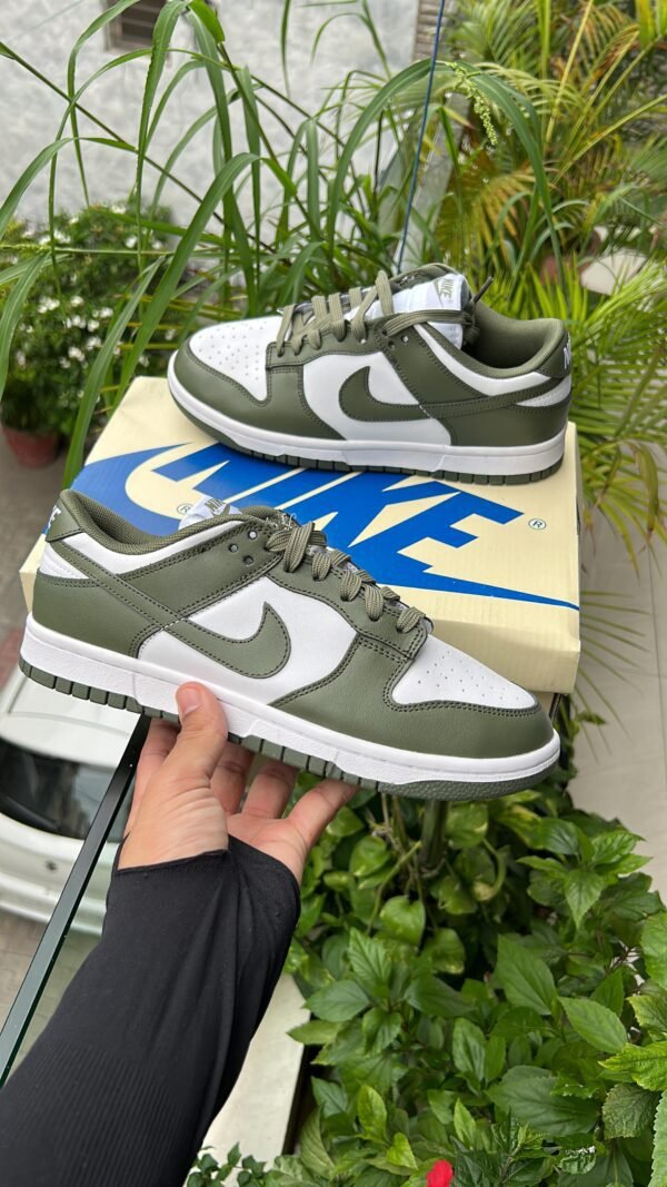 NIKE SB Dunk Medium Olive