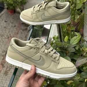 NIKE Dunk Neutral Olive