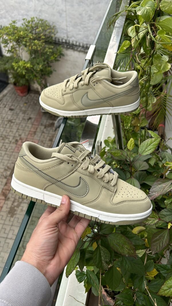 NIKE Dunk Neutral Olive
