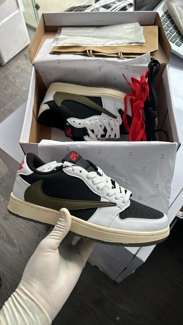 Jordan 1 Low Travis Scott X Fragment