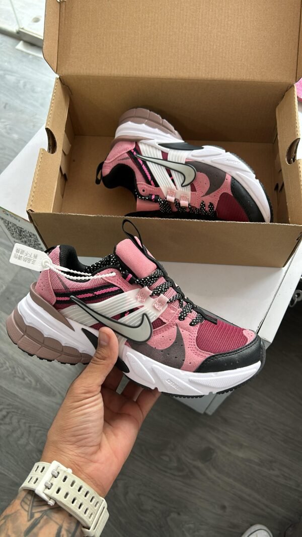 NIKE Women Run V2K Double Swoosh