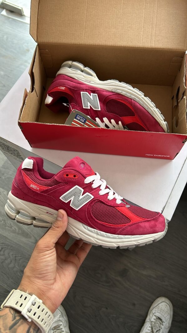 NEW BALANCE 2002R
