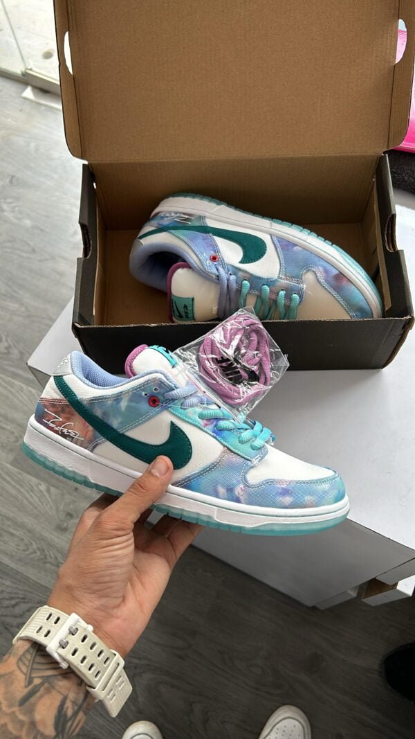 NIKE SB Dunk Futura Laboratories