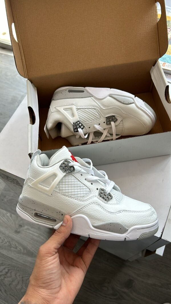JORDAN Retro 4